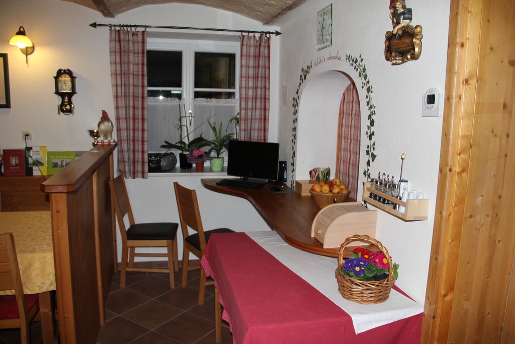 Haus Resi Lägenhet Staatz Exteriör bild