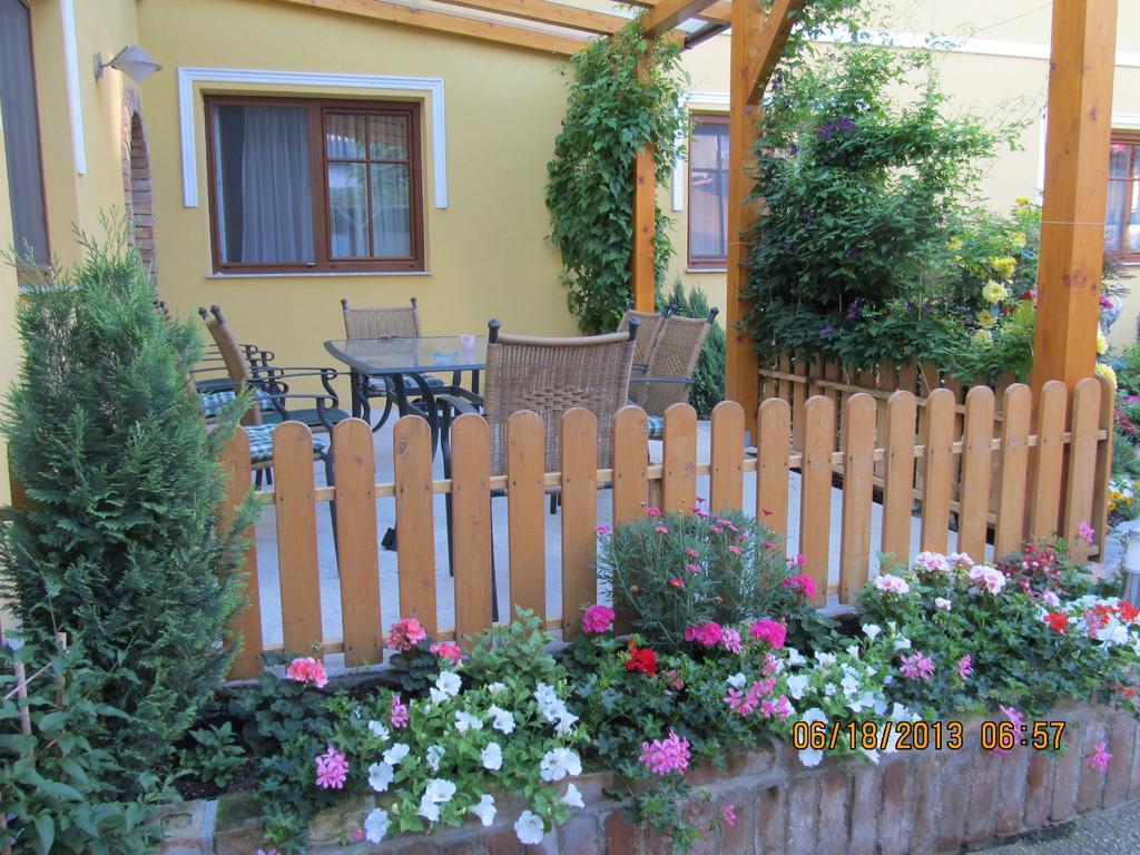 Haus Resi Lägenhet Staatz Exteriör bild